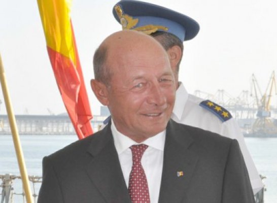 Băsescu a promulgat bugetul pe 2014. Acciza la motorină a fost amânată